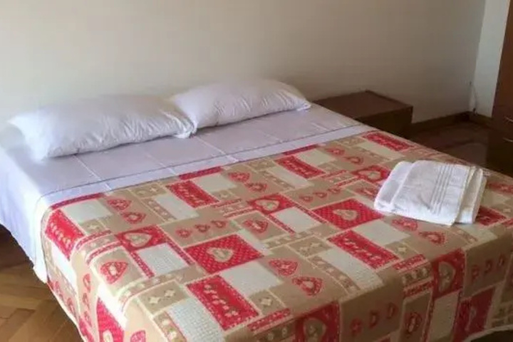 Room 6 of 14