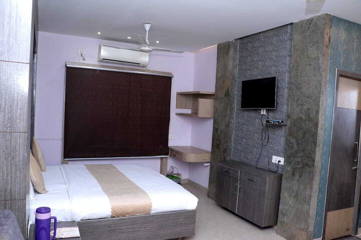 Room 2 of 20