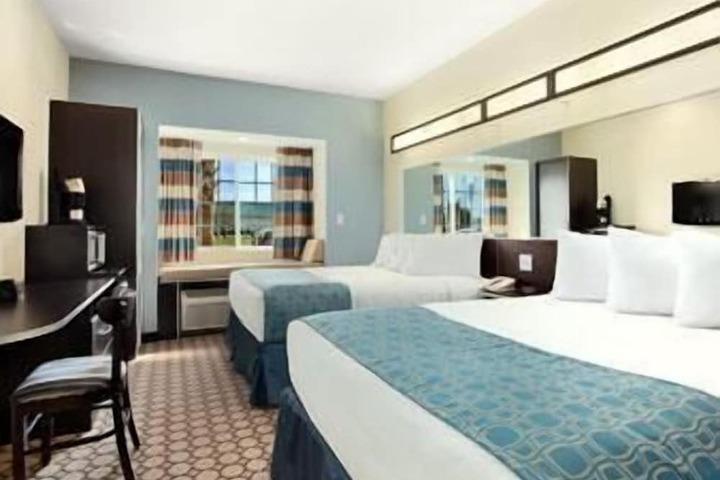 1 Queen Bed Accessible Room (4 of 21)
