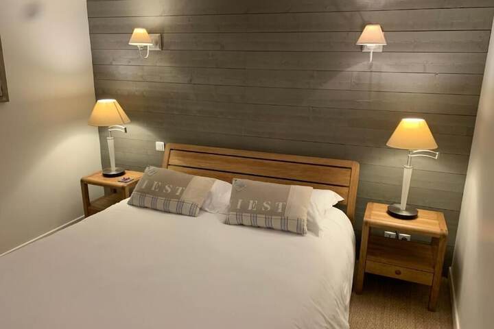 Room 13 of 32