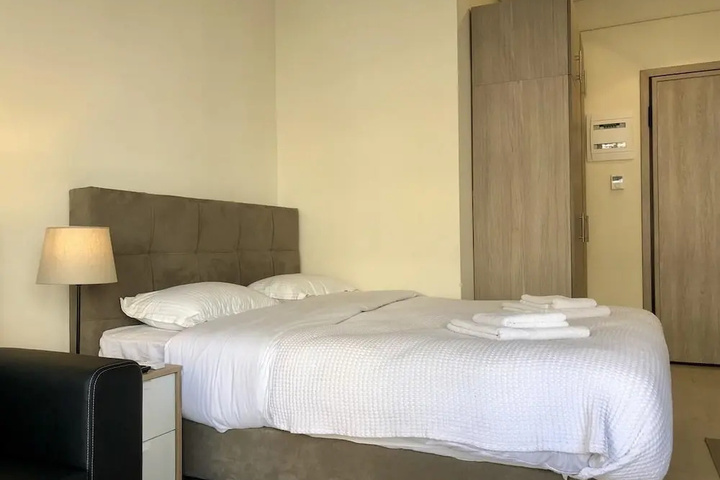 Room 5 of 12