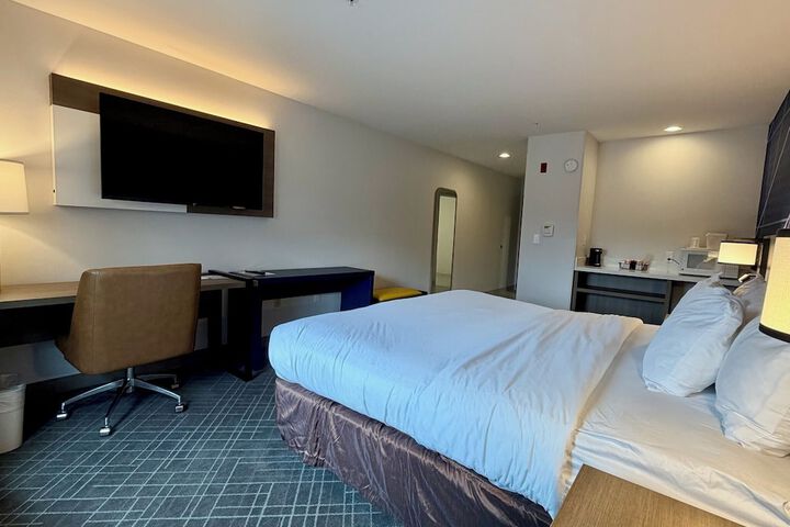 Room 28 of 92