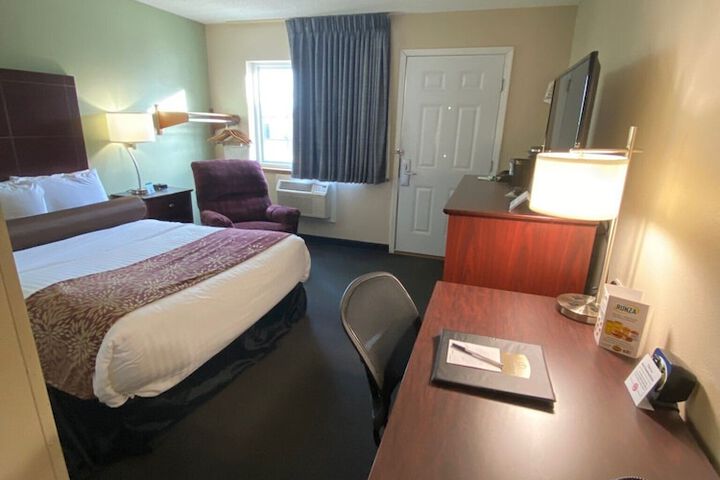 Room 11 of 35
