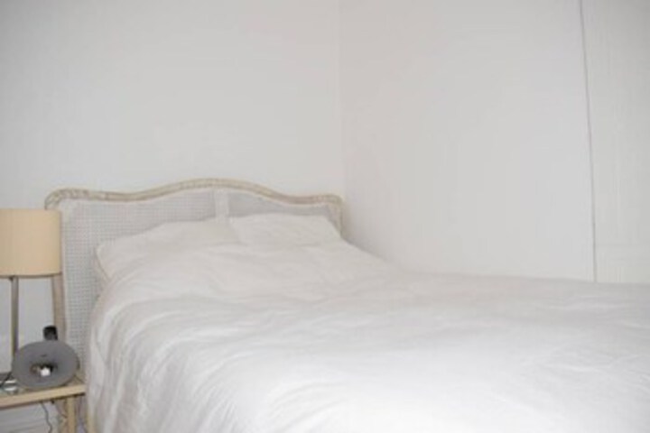Room 10 of 13