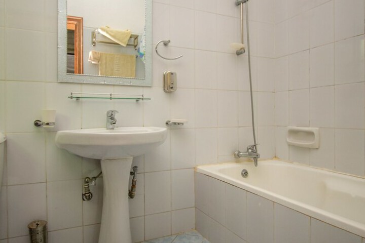 Room 27 of 52