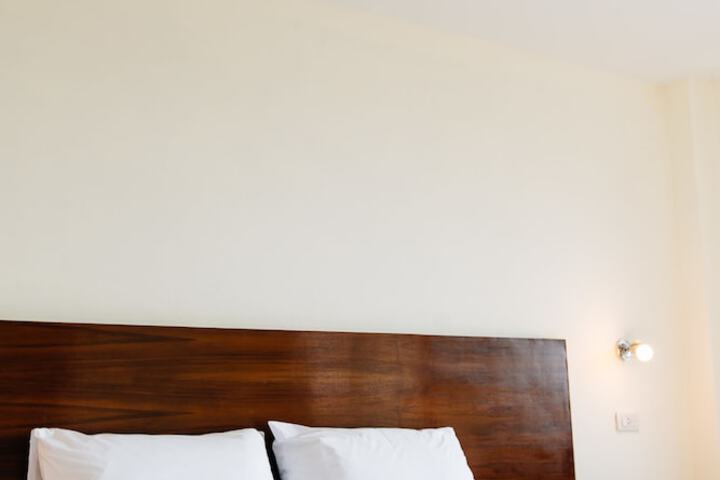 Room 16 of 76