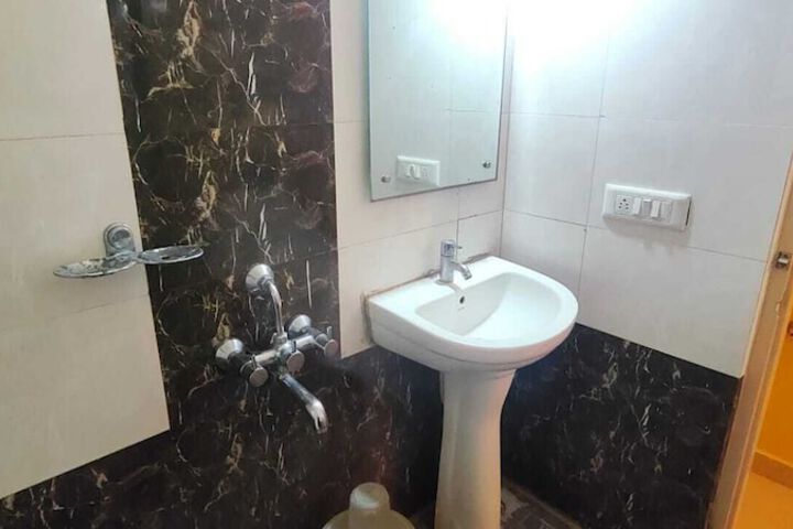 Room 14 of 16