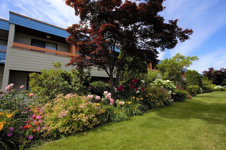 Hotel Exterior 48 of 52