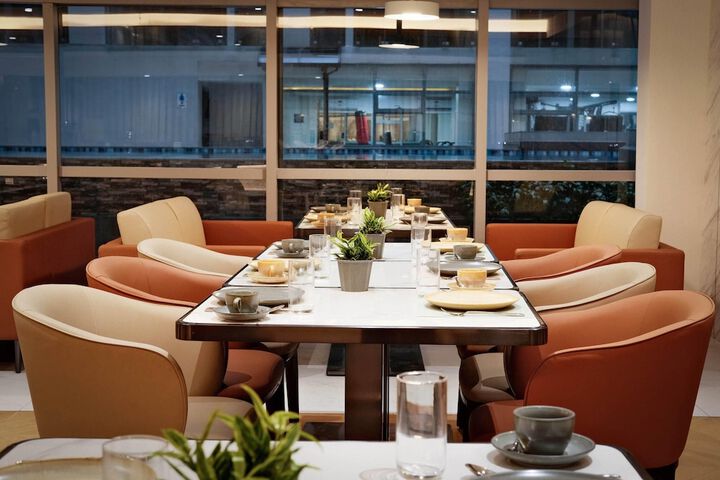 Dining 51 of 60
