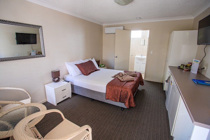 Room 14 of 83