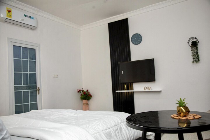 Room 9 of 77