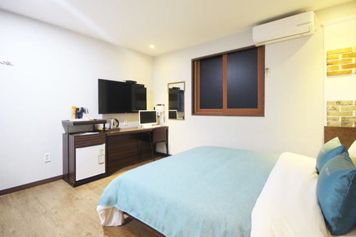 Room 25 of 48