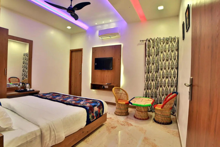 Room 4 of 34