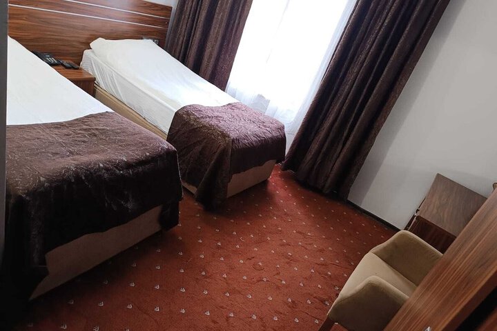 Room 10 of 18