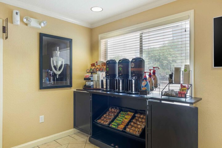 Breakfast/Coffee Service 28 of 30