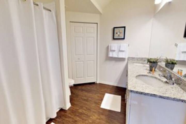 Room 4 of 28