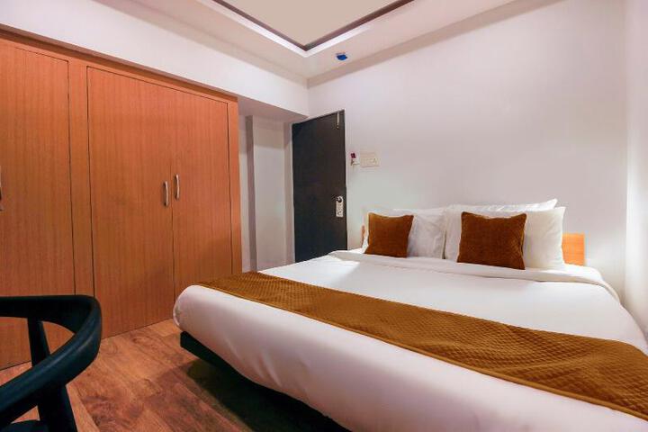 Room 5 of 17