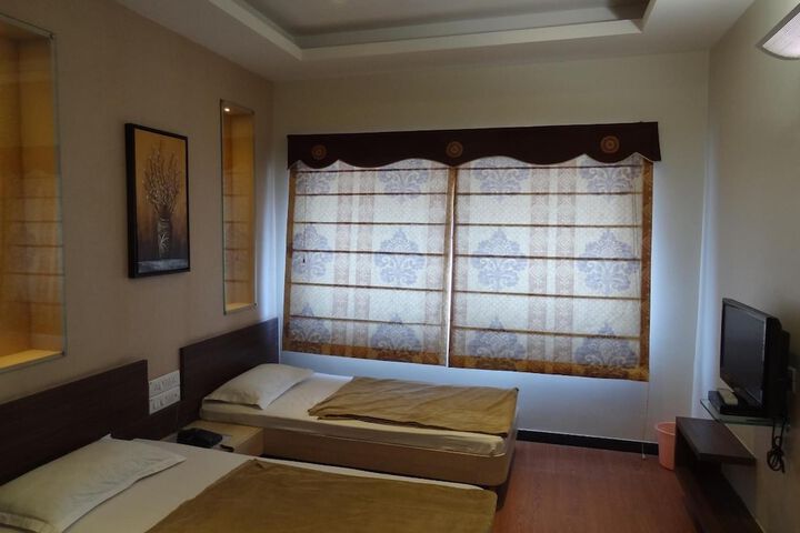 Room 14 of 34