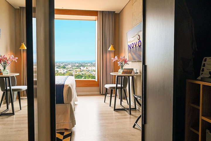 Room 16 of 100