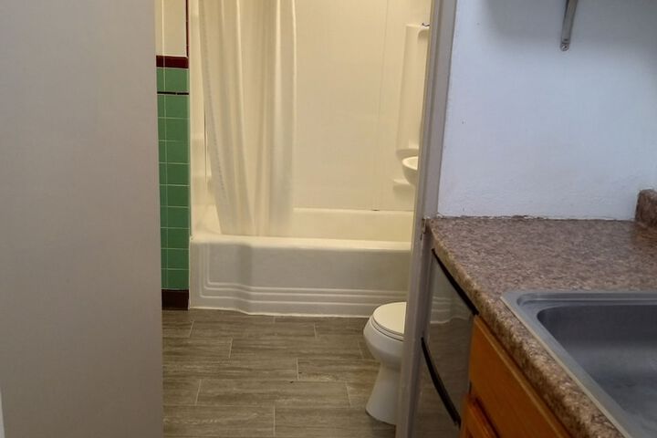 Room 4 of 10