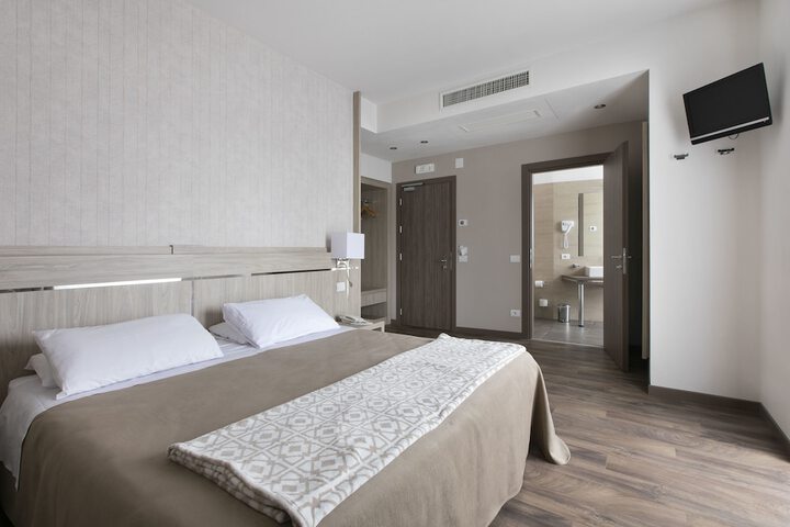 Room 7 of 49