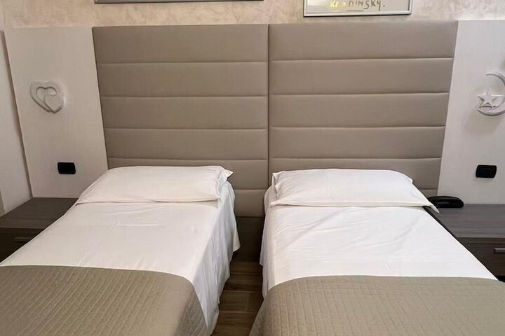 Room 21 of 37