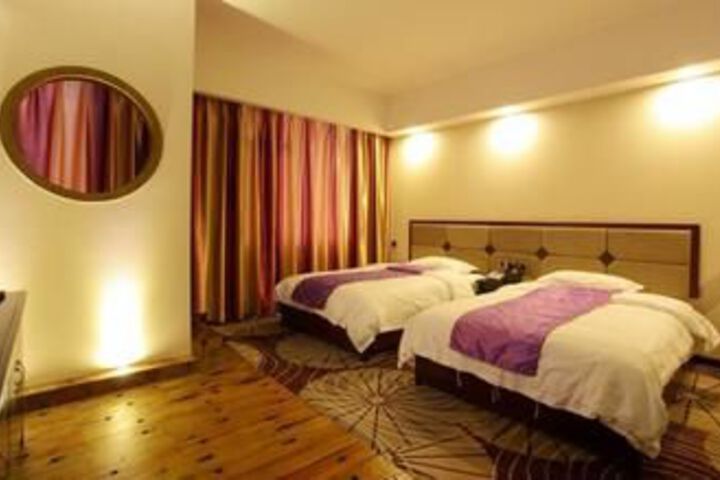 Room 9 of 32