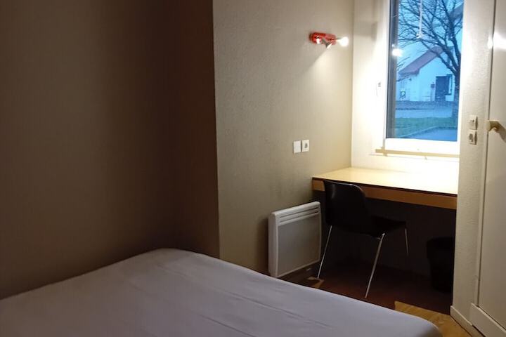 Room 10 of 24