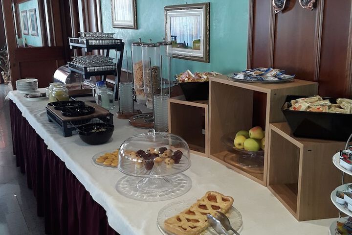 Breakfast/Coffee Service 42 of 50