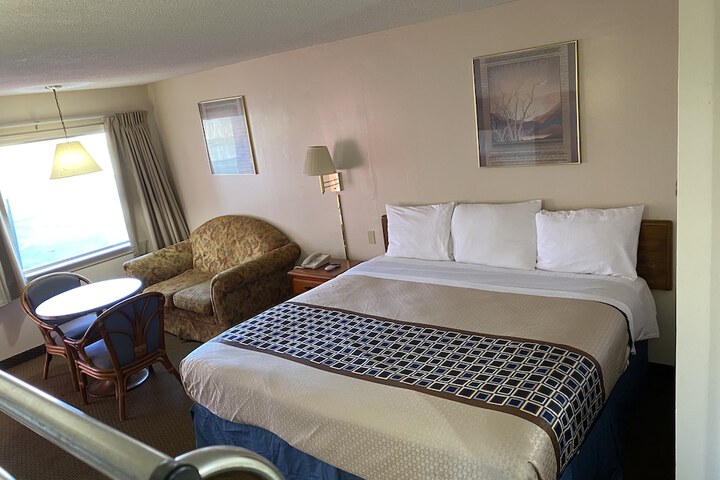 Room 6 of 20