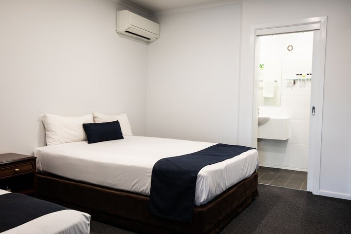 Room 5 of 43