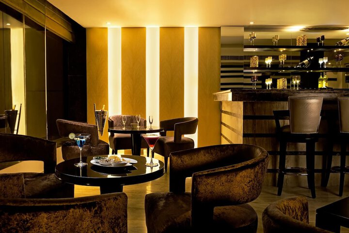 Lounge 20 of 24