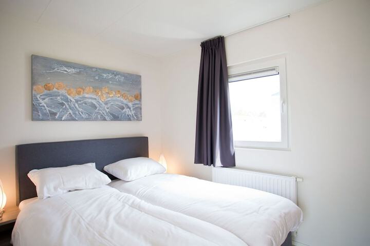 Room 3 of 40