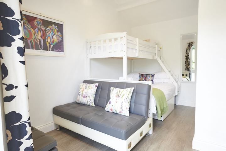 Room 2 of 131