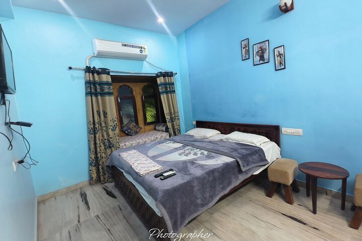 Room 6 of 11