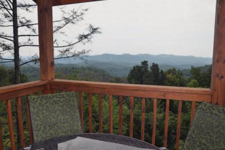 Amazing View Lodge 5 Bath With Fantastic View in Sevierville, TN