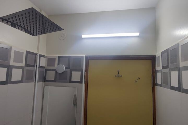 Room 13 of 19