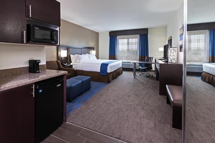 1 King Bed Accessible (7 of 12)