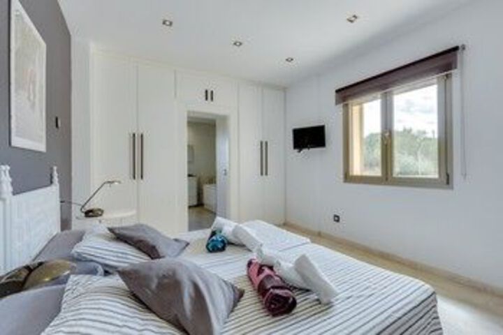 Room 14 of 32