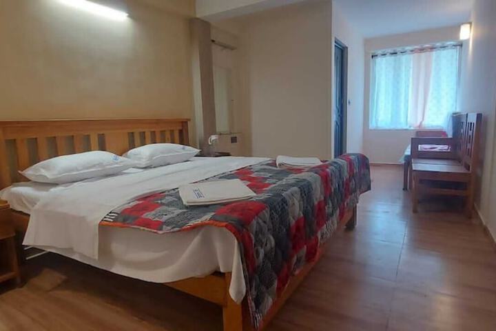 Room 6 of 28