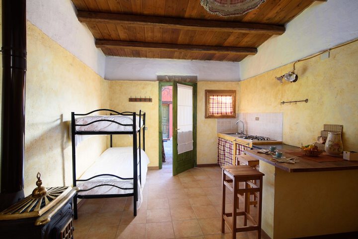 Room 4 of 82