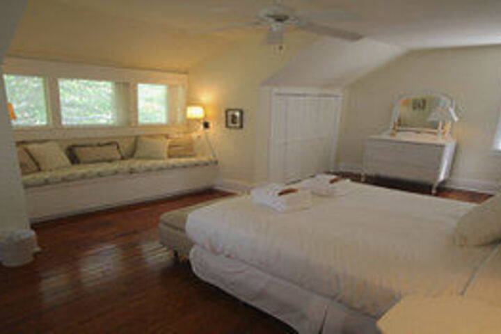 Room 34 of 137