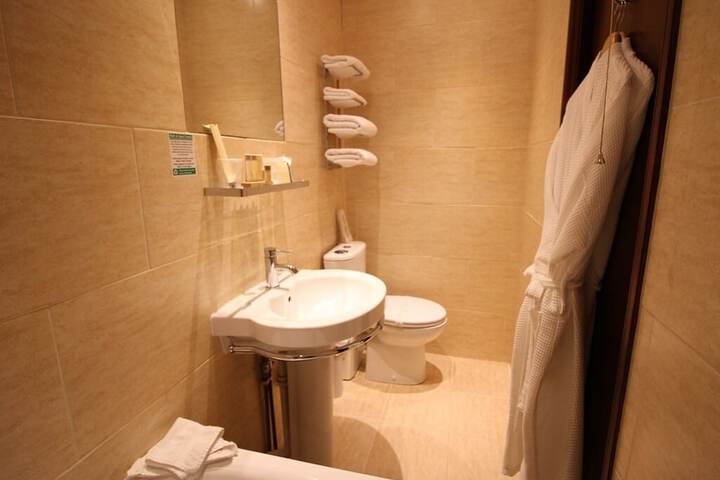 Room 100 of 140