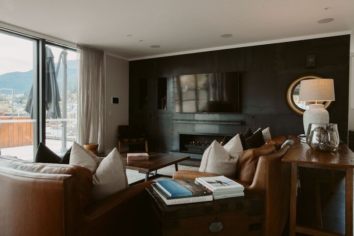 Room 6 of 63