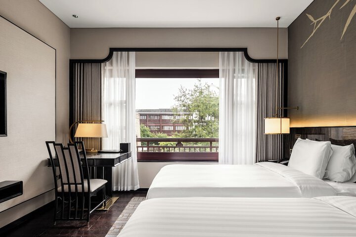 Room 28 of 156