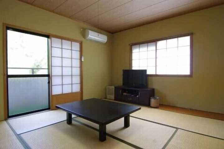 Room 4 of 38
