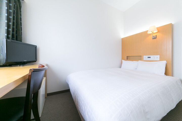 Room 7 of 32