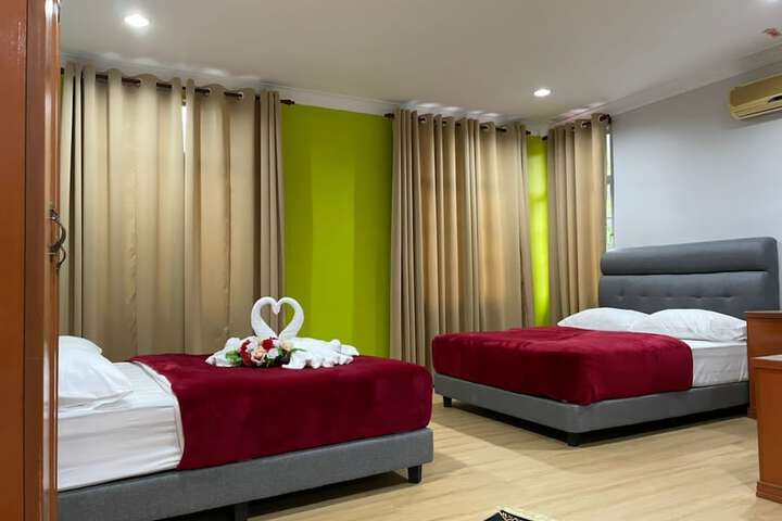 Room 6 of 28