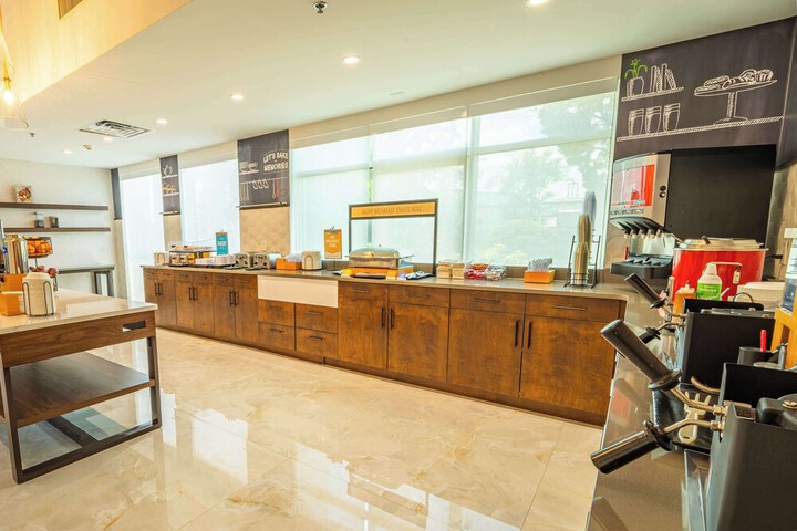 Breakfast/Coffee Service 48 of 63