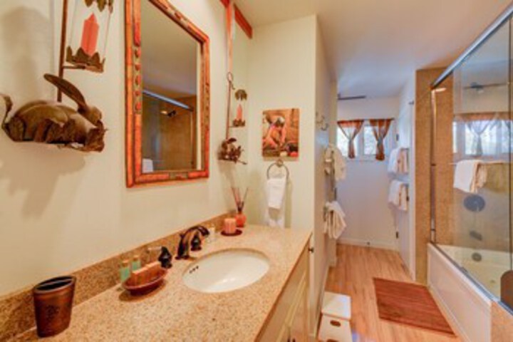 Room 4 of 32